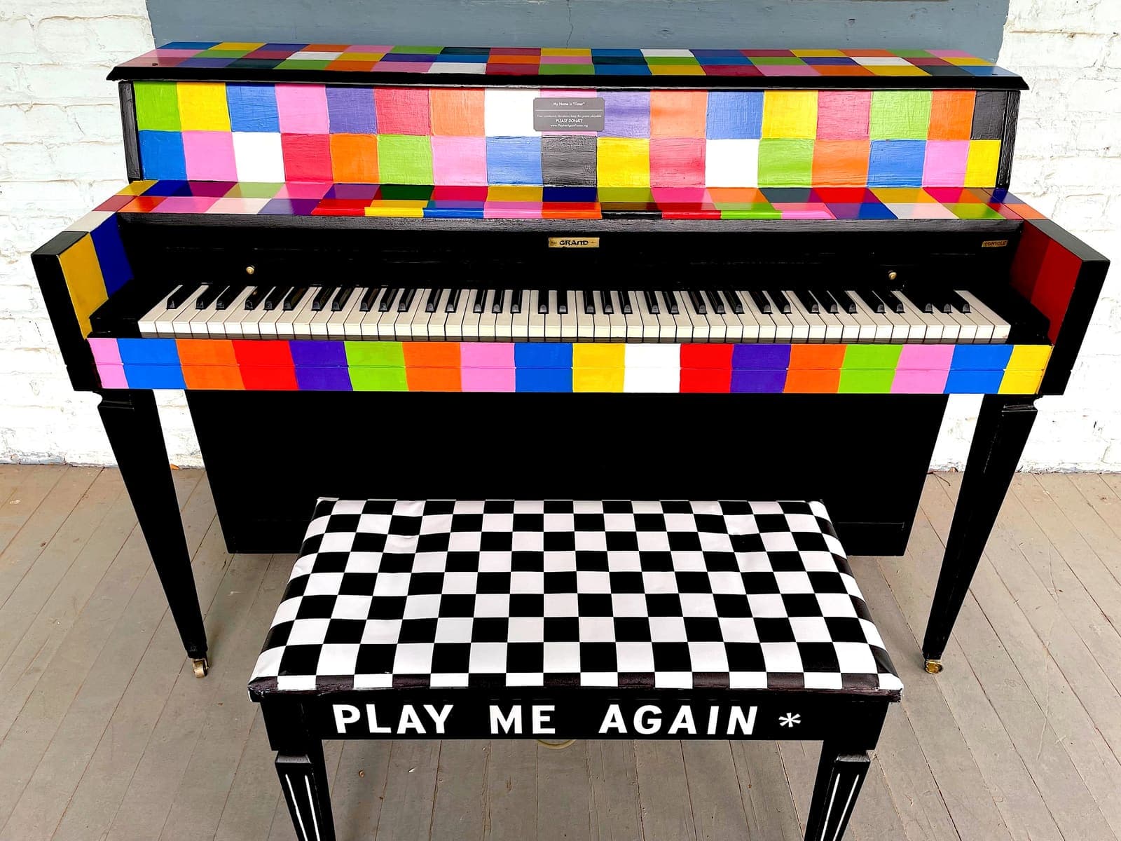 Photo of Elmer at 135, Chastain Park Avenue Northwest, Atlanta, Fulton County, Georgia, 30342, United States. A free Play Me Again Pianos instrument on the front porch of…