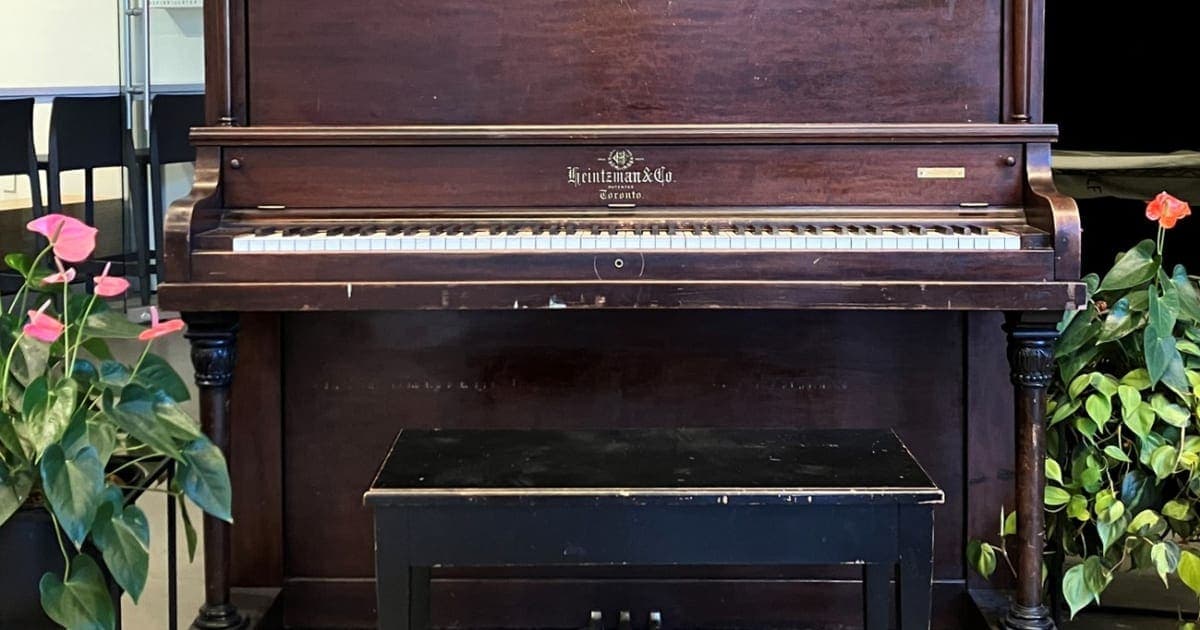 Photo of Maison de la culture Claude-Léveillée public piano at 911 rue Jean-Talon E, Montréal QC H2R 1V5. Indoor piano available for free play during venue hours.