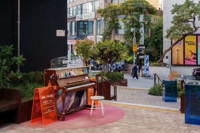 Photo of Piano Seoul — SFAC Daehangno Center at 1F public open space, 122 Dongsung-gil, Jongno-gu, Seoul, South Korea. A free Piano Seoul instrument in the first-floor public…