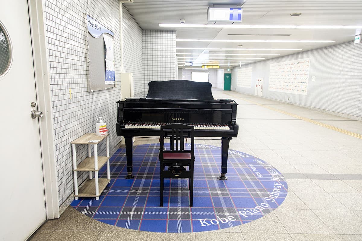 Photo of 地下鉄海岸線 旧居留地・大丸前駅 改札外 at 〒650-0021 神戸市中央区三宮町2丁目. Outside subway gates; 09:00–20:00.