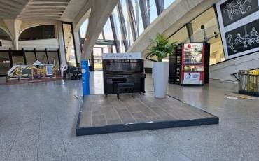 Photo of Station Piano — Lyon Saint-Exupéry TGV at Rue de Grèce, Colombier-Saugnieu, Lyon, Rhône, Auvergne-Rhône-Alpes, France métropolitaine, 69124, France. A free-access piano…