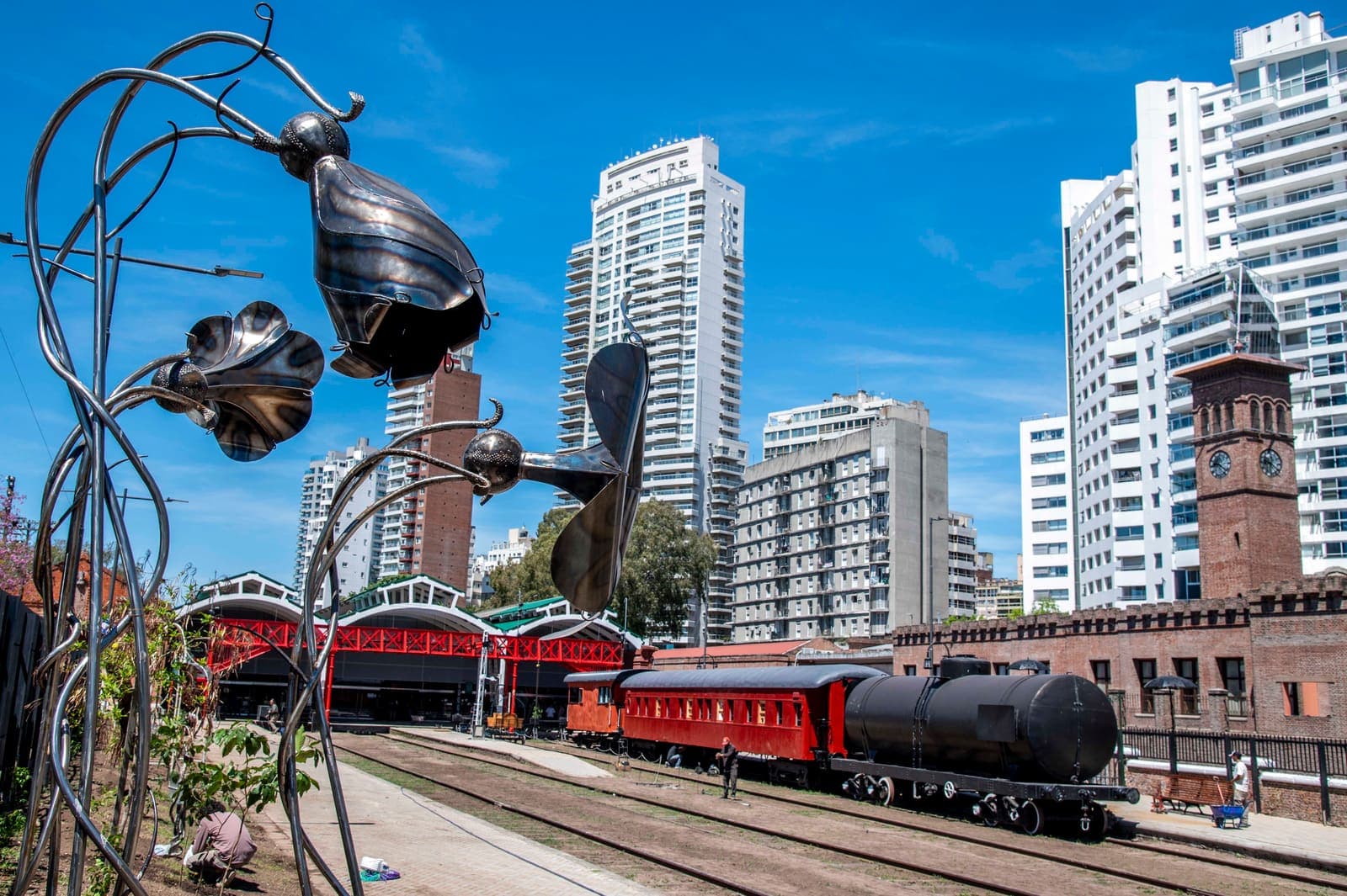 Photo of Vagón Biblioteca public piano at Pte. Roca y el Río, Rosario, Santa Fe, Argentina. Passenger/library railcar at La Isla de los Inventos in the former Rosario…