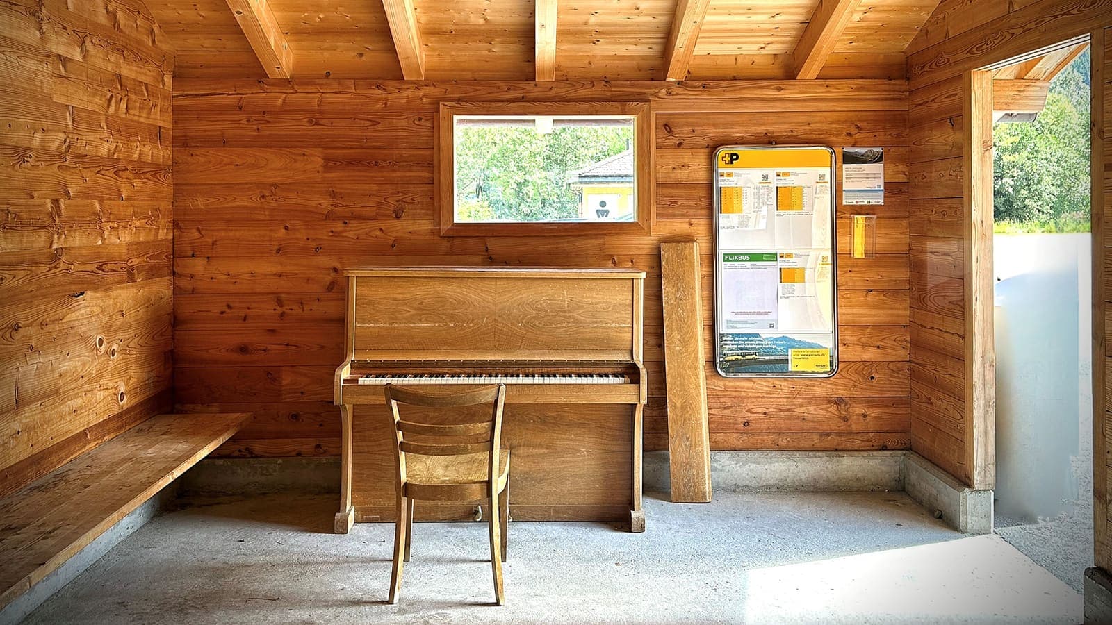 Photo of Splügen Dorf Bus-stop Piano at Splügen, Rheinwald, Region Viamala, Graubünden/Grischun/Grigioni, 7435, Schweiz/Suisse/Svizzera/Svizra. A public piano in the shelter at…
