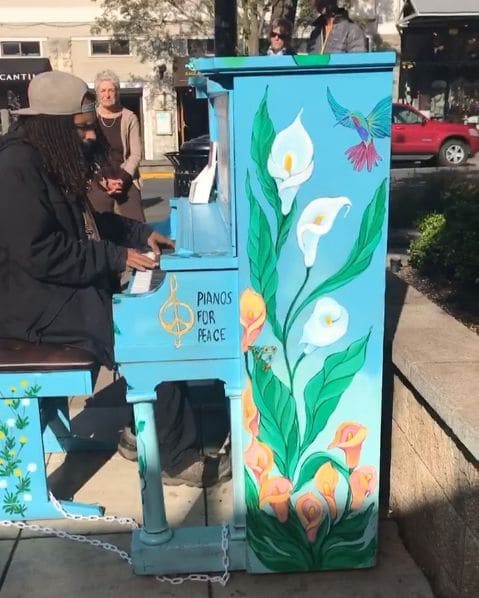 Public piano in Jackson County, Oregon, United States