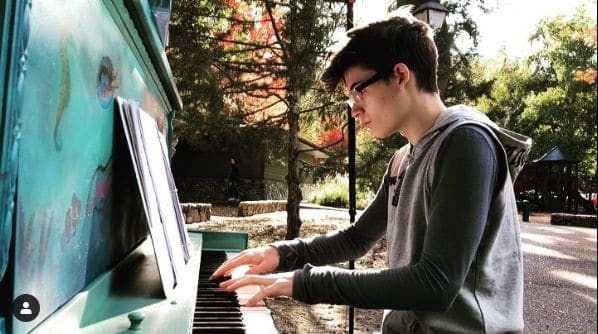 Public piano in Jackson County, Oregon, United States