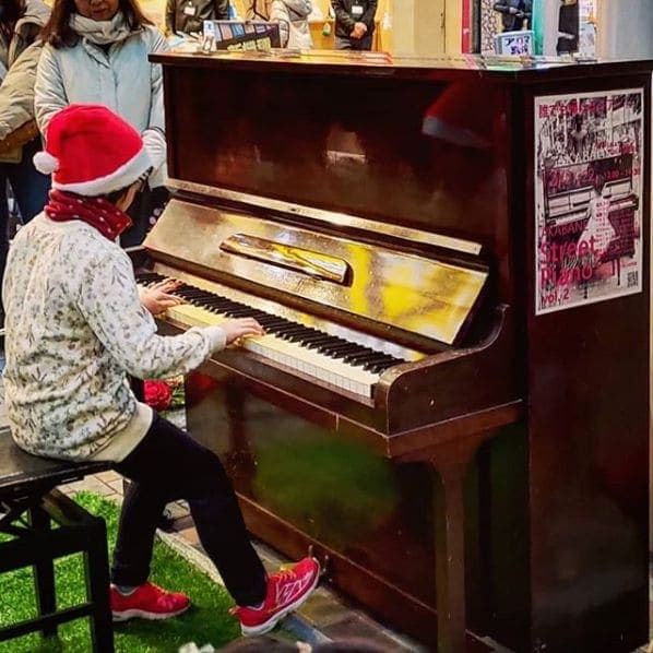 Photo of 赤羽ストリートピアノ at 長崎ちゃんぽんリンガーハット赤羽店, Lala Garden, Akabane 2-chome, Kita, Tokyo, 115-0045, Japan