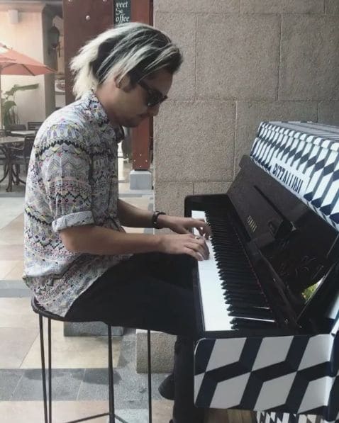 Public piano in Samborondón, Ecuador