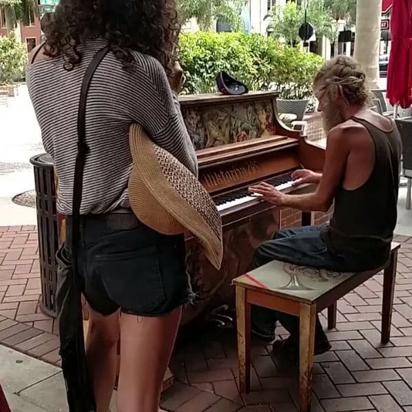 Public piano in Pirinççi Mahallesi, Turkey