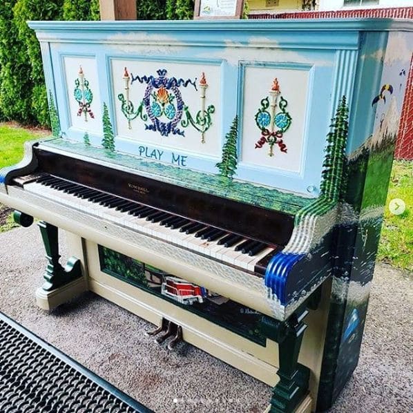 Public piano in Clackamas County, Oregon, United States