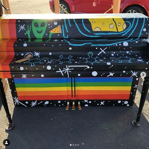Public piano in Klamath County, Oregon, United States