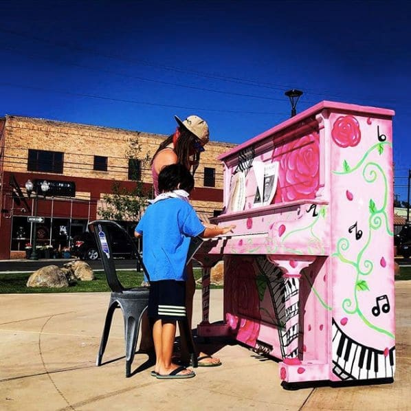 Public piano in Klamath County, Oregon, United States