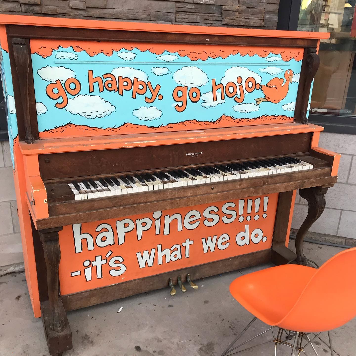 Public piano in Niagara Falls, Ontario, Canada