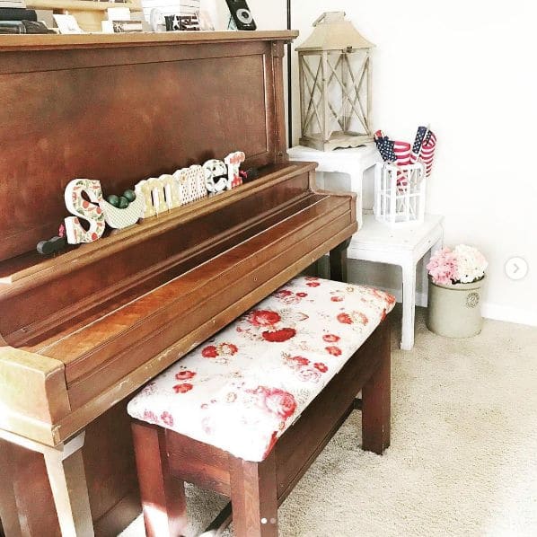 Public piano in Chelan County, Washington, United States