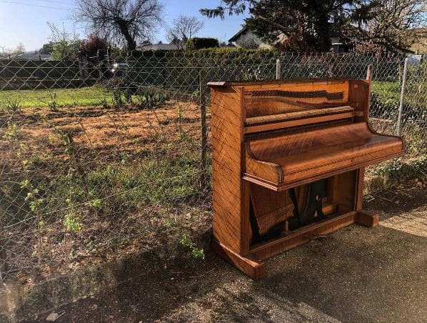 Public piano in Métropole de Lyon, Auvergne-Rhône-Alpes, France