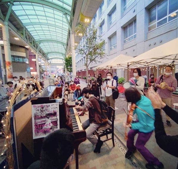 Photo of 赤羽ストリートピアノ at 長崎ちゃんぽんリンガーハット赤羽店, Lala Garden, Akabane 2-chome, Kita, Tokyo, 115-0045, Japan