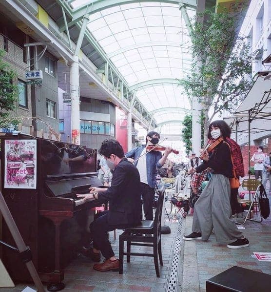 Photo of 赤羽ストリートピアノ at 長崎ちゃんぽんリンガーハット赤羽店, Lala Garden, Akabane 2-chome, Kita, Tokyo, 115-0045, Japan