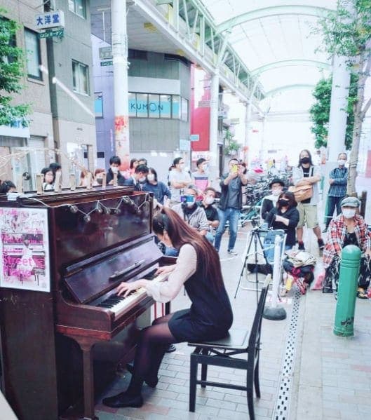 Photo of 赤羽ストリートピアノ at 長崎ちゃんぽんリンガーハット赤羽店, Lala Garden, Akabane 2-chome, Kita, Tokyo, 115-0045, Japan