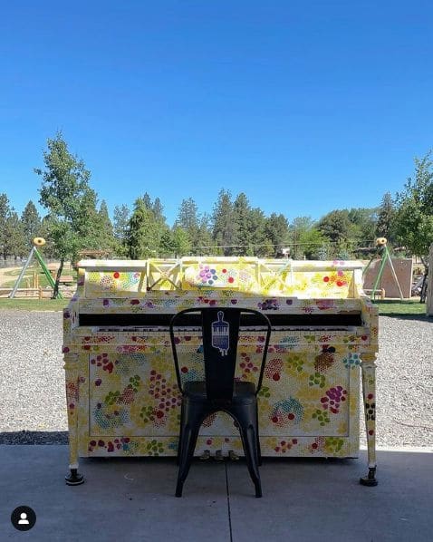 Public piano in Klamath County, Oregon, United States