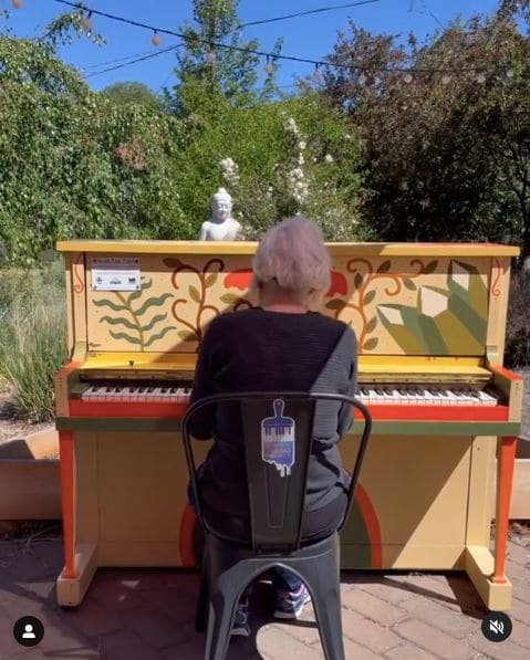 Public piano in Klamath County, Oregon, United States