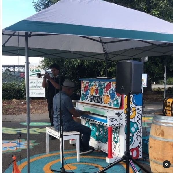 Photo of Portland, Oregon at Animals in Pools, Southwest Yamhill Street, Downtown, Portland, Multnomah County, Oregon, 97204, United States. I love the Piano Push Play project…
