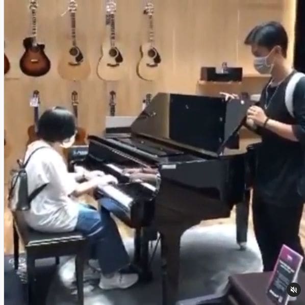 Public piano in Ward 3, Vietnam