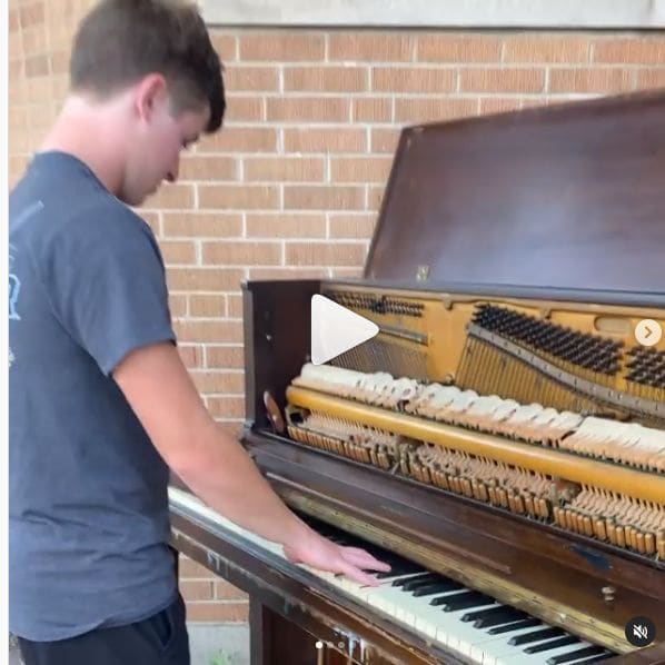 Public piano in Chicago, Illinois, United States