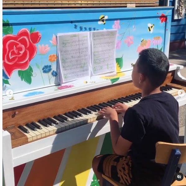 Public piano in Niagara Falls, Ontario, Canada