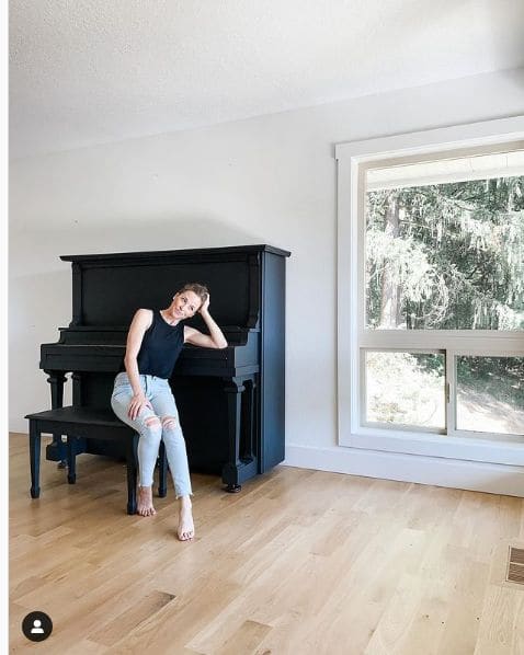 Public piano in Clackamas County, Oregon, United States