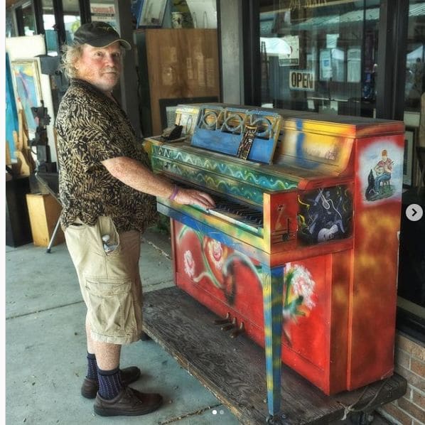 Public piano in Cook County, Illinois, United States
