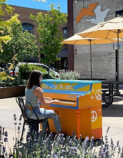 Public piano in Klamath County, Oregon, United States
