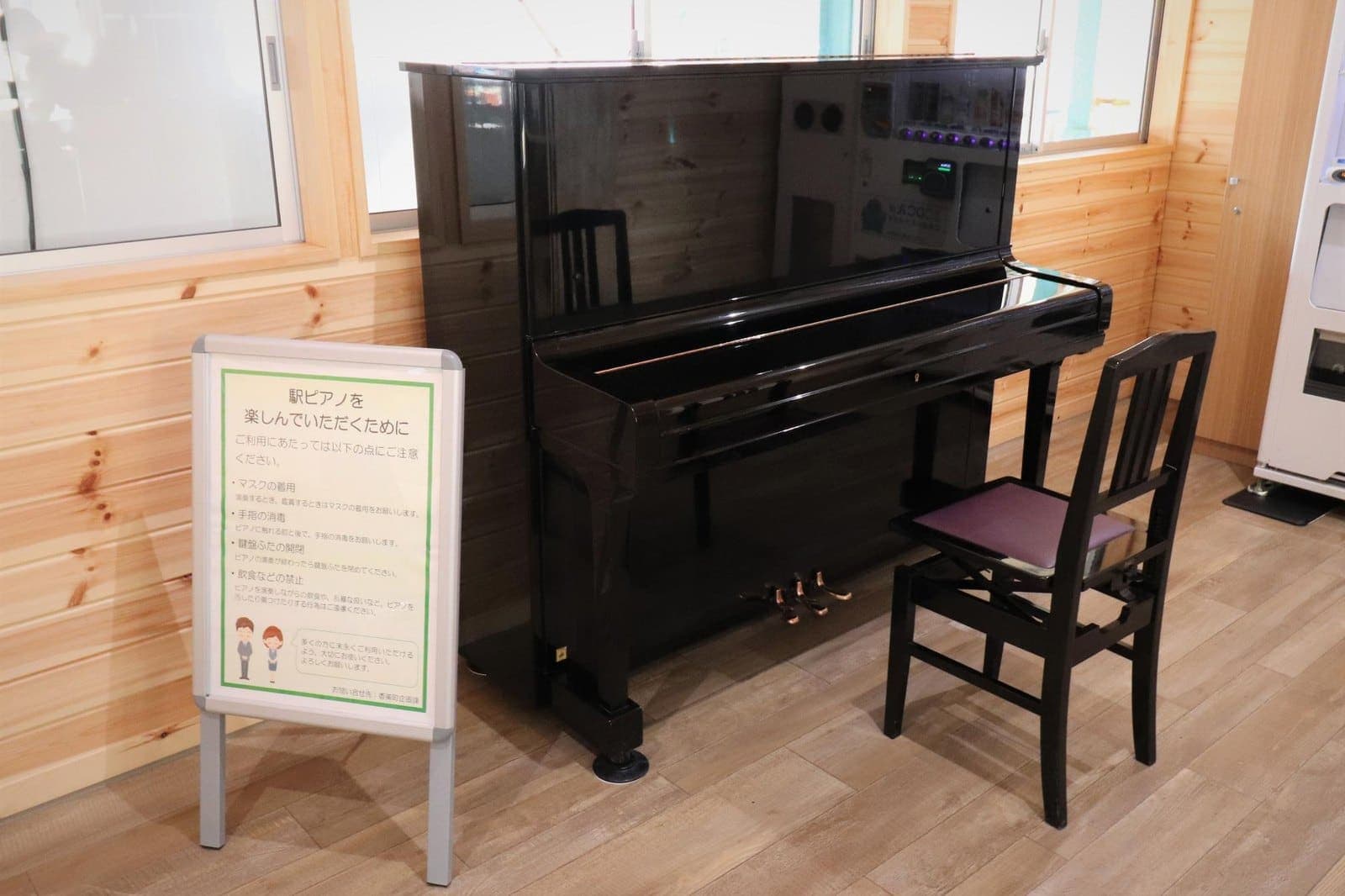 Photo of Kasumi Station 'Eki Piano' at 〒669-6546 兵庫県美方郡香美町香住区七日市22. A circa-1970 upright piano in the station waiting room, formerly used at…