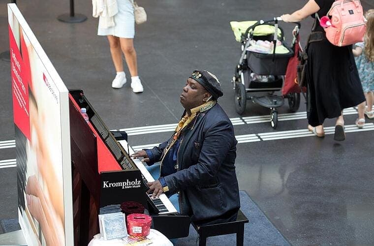 Photo of Zug at Coop, Bahnhofplatz, Herti, Neustadt, Zug, 6300, Switzerland. A freely accessible piano in the main hall of Zug railway station.