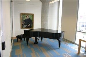 Public piano in Minneapolis, Minnesota, United States