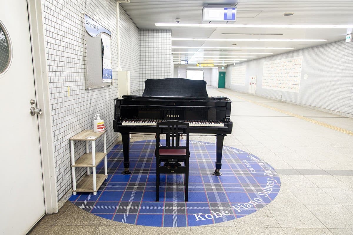 Photo of 地下鉄海岸線 旧居留地・大丸前駅 改札外 at 〒650-0021 神戸市中央区三宮町2丁目. Outside subway gates; 09:00–20:00.
