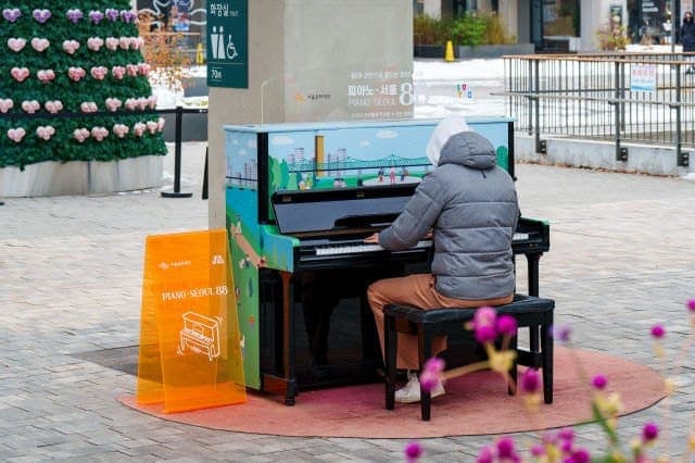 Photo of Piano Seoul — Nodeul Island at 노들섬 라이브하우스, 445, 양녕로, 이촌2동, 용산구, 서울특별시, 04427, 대한민국. A free Piano Seoul instrument in front of Live House on Nodeul Island. Daily…