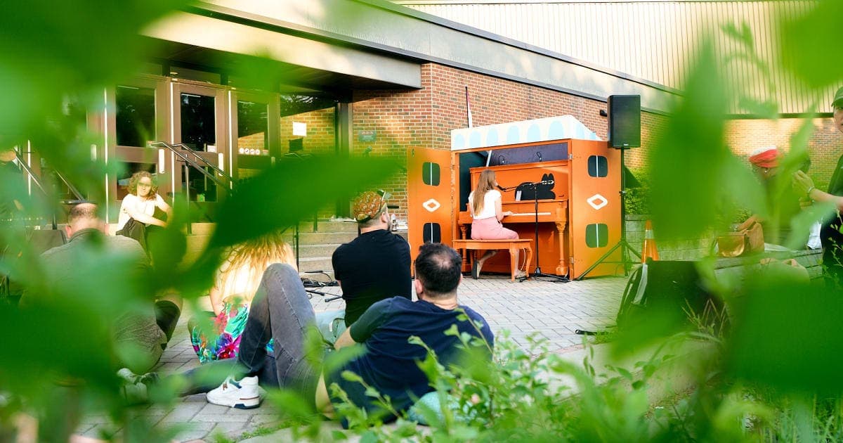 Photo of Public Piano — Aréna de Saint-Michel at 3440, Rue Jarry Est, Saint-Michel, Villeray–Saint-Michel–Parc-Extension, Montréal, Agglomération de Montréal, Montréal (région…