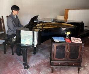 Photo of Dore Mihara — Negura at 広島県三原市本町三丁目14番24号 1階. A Yamaha G2A grand piano on the first floor of the renovated café and…