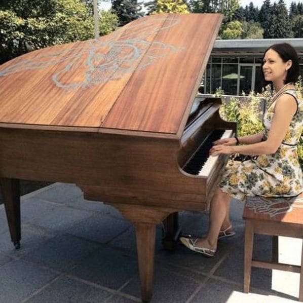 Public piano in Bellevue, Washington, United States