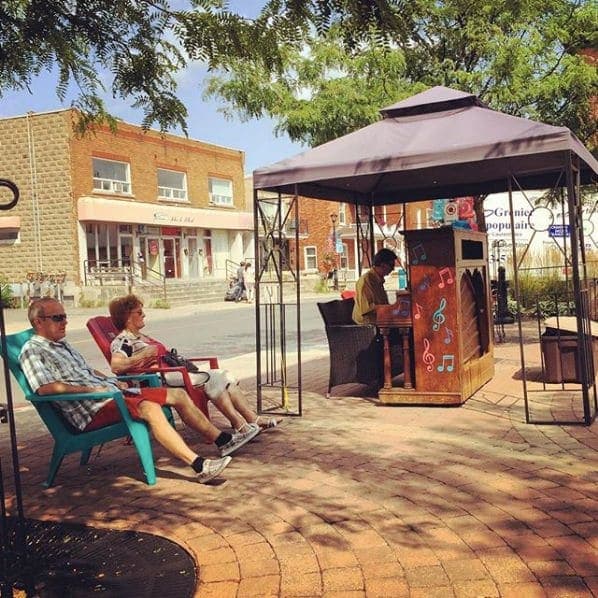 Photo of Saint-Eustache, Quebec at 296, Rue Albert, St-Eustache, Deux-Montagnes, Laurentides, Quebec, J7P1Z8, Canada
