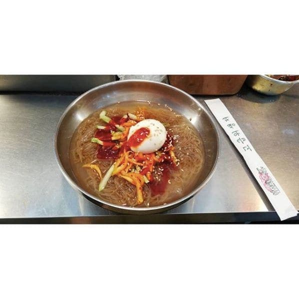 Photo of 광장시장 at Gwangjang Market, Jong-ro, Jongno 1·2·3·4(ilisamsa)-ga-dong, Jongno-gu, Seoul, Nowon-gu, 03195, South Korea