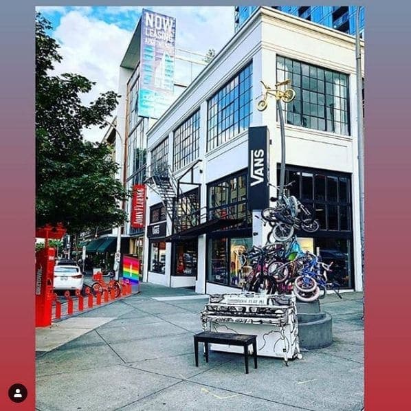 Photo of Portland, Oregon at Animals in Pools, Southwest Yamhill Street, Downtown, Portland, Multnomah County, Oregon, 97204, United States