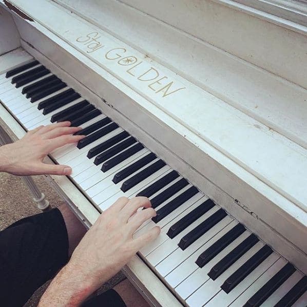 Photo of Williamsburg at Flushing Avenue (G), Wallabout Street, Brooklyn, Kings County, New York, 11206, United States. The Piano has a message for us all. 🤲: @feyermusic