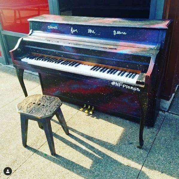 Photo of Niagara Falls, New York at 646, 21st Street, Little Italy, Niagara Falls, Niagara County, New York, 14301, United States. Shoot for the Stars! A public piano, that seems…