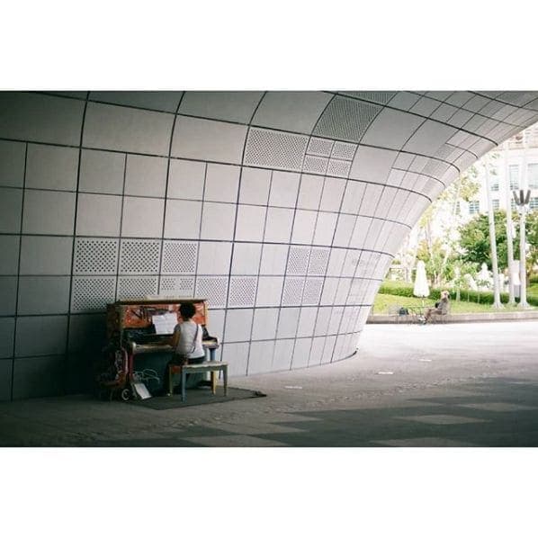 Photo of 동대문디자인플라자 DDP at Dongdaemun Design Plaza, 281, Eulji-ro, Dongdaemun Fashion Town, Gwanghui-dong, Jung-gu, Seoul, Nowon-gu, 04566, South Korea. rit. . . NikonFM2