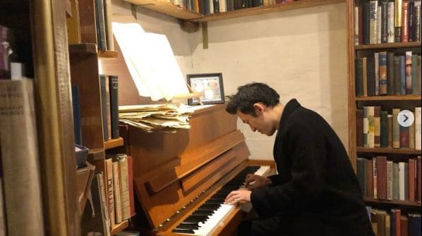 Photo of Shakespeare and Company at 37, Rue de la Bûcherie, Quartier de la Sorbonne, 5th Arrondissement, Paris, Ile-de-France, Metropolitan France, 75005, France