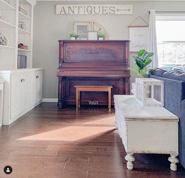 Photo of Toledo, Ohio at Chevys Place, Monroe Street, Downtown, Toledo, Lucas County, Ohio, 43606, United States. Should I paint her🧐 My piano is looking so pretty in this photo…