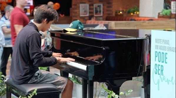 Public piano in Curitiba, Paraná, Brazil