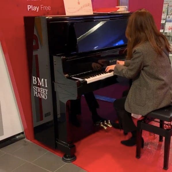 Photo of 関内駅マリナード地下街 at Kanagawa Route 1 Yokohane Line, Hagoromocho 1-chome, Naka Ward, Yokohama, Kanagawa Prefecture, 231-0041, Japan. BMI street piano🎹 몇년전 겨울 일본에 놀러갔을때 :) 손이…