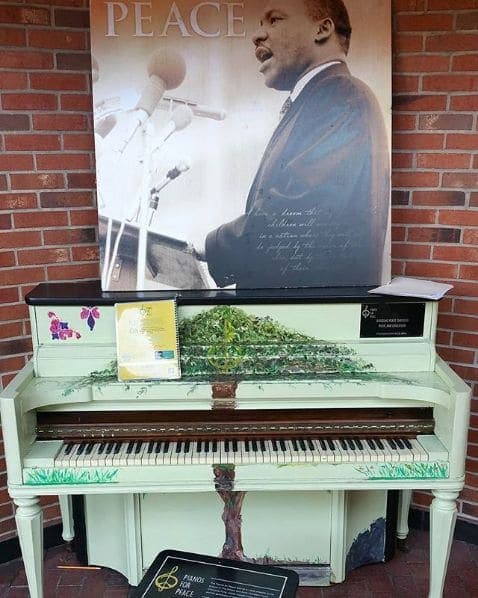 Photo of The King Center at Martin Luther King Junior Center for Nonviolent Social Change, Auburn Avenue Northeast, Sweet Auburn, Old Fourth Ward, Atlanta, Fulton County,…