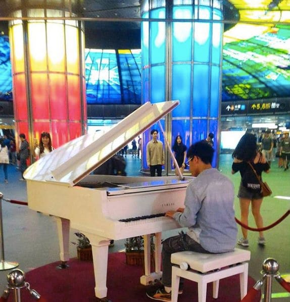 Photo of 捷運美麗島站 MRT Formosa Boulevard Station at Dagangpu Circle, Jhongjheng 3rd Road, Aiping Village, Xinxing District, Kaohsiung, 800, Taiwan